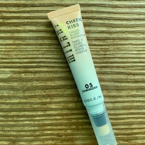 New Milani Cheek Kiss Blush Highlight Luminoso